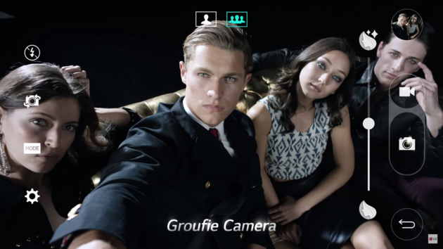 LG V10 dual 5MP front facing cameras enabling group selfie